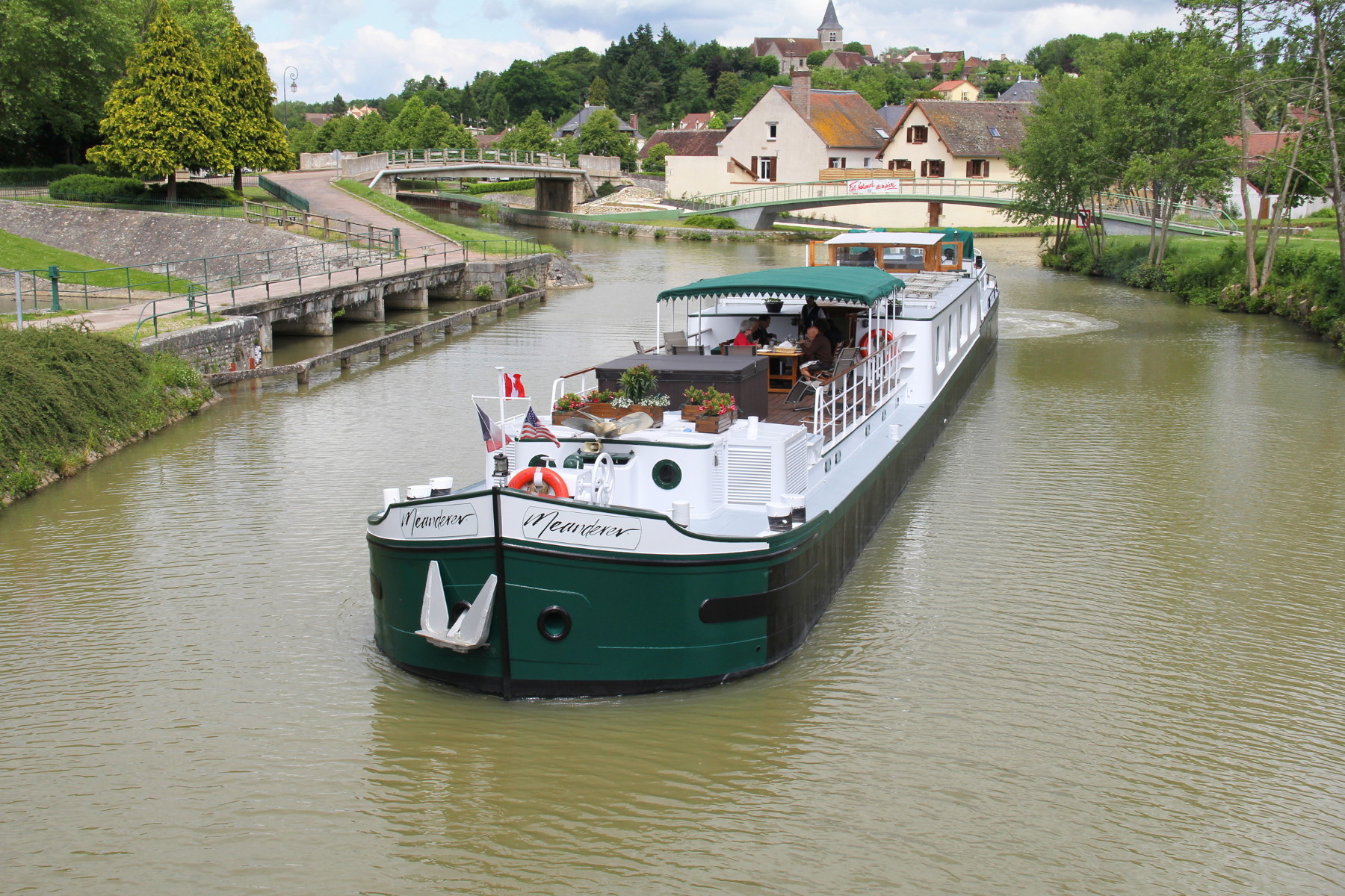Five Reasons to Choose a Luxury French Barge Cruise ELMENS